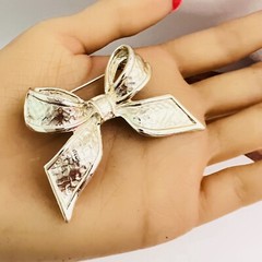 Vintage Brooch Textured Satin Bow Ribbon Large Soft Gold Tone Matte 4205