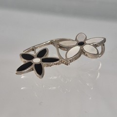 Vintage Sterling Silver 925 Flush Inlay Onyx & MoP Flower Daisy Pendant
