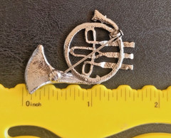 Vintage Unbranded Textured Silver Tone French Horn Brooch Pin 1-5/8″ x 1-3/8″