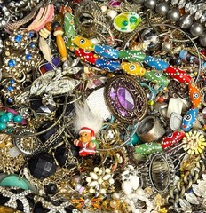 3 Pounds Untested Unsorted Lot Jewelry Old Vintage & Modern Wear & Junk Mixed In