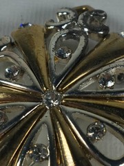 Vintage Metal & Rhinestones Snowflake Shape Brooch Pin Gold Tone Women’s Jewelry