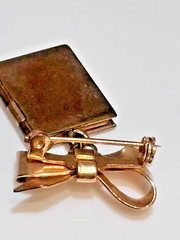 Vintage 1940s Sweetheart Bow Book Locket Brooch Pin Gold Tone Monogram M Photo