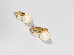 Vintage Gold Tone Ivory Color Faux Pearl Solitaire Clip Earrings