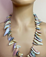 Vintage 1970s-1990s Dyed Shell & Wood Bead Necklace 28″ Screw Barrel Clasp Boho