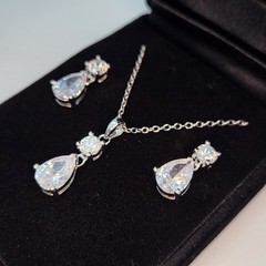 Lovely vintage necklace earrings silver plated teardrop pear stones bridal gift