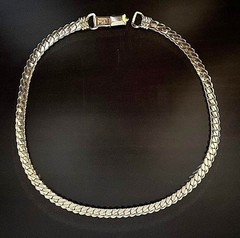 Original Vintage CORO Pegasus Gold Tone Necklace. 15.75″ 1950s. Item #410