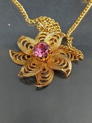 Vtg Sara Coventry Gold Tone Flower Pink Rhinestone Chain 17.75″ Signed Necklace