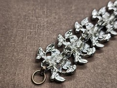 Vintage 1950’s-1960’s? Rhodium Plated Flower Plaque Link 7″ Costume Bracelet