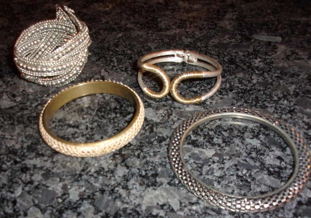 Bracelets Gold Tone & Silver Tone – VINTAGE RETRO – UNIQUE – RARE LOT OF 4