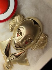 Vintage Gold Tone Clown Face Brooch Pin Red & White Accents Circus Them