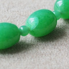 Vintage Green Glass Oval Bead Necklace 44cm 17.3 in Faux Jade Stone Jewelry