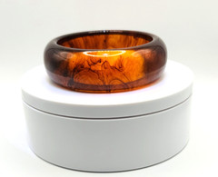 Gorgeous marbled root beer Lucite bracelet; 2.4 ounces; 7.75 inch wrist