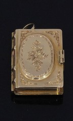 ANTIQUE 14K Gold Photo Locket Pendant Engraved Floral Estate Charm 4g
