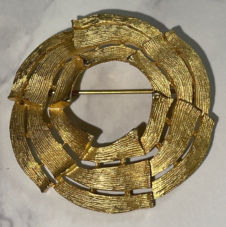 Vintage Gold Tone Brooch Pin Jewelry JMS-46