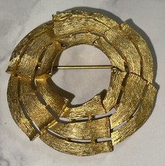 Vintage Gold Tone Brooch Pin Jewelry JMS-46