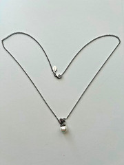 Lovely! Vintage 1990s Metropolitan Museum of Art 8mm Pearl Pendant .925 Necklace