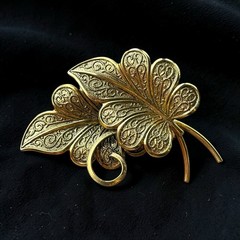 Vintage Ivy Leaf Brooch Pin Goldtone Filigree Etched Detail Garden Fairy MCM 2”
