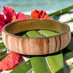 Vintage Tiger Shell Cowrie Bangle Bracelet Brass Shades Of Peach Patina Beachy