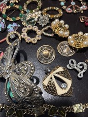 Vintage Jewelry Scrap Lot Repair Craft Harvest Rhinestone Beads Brooches 50+