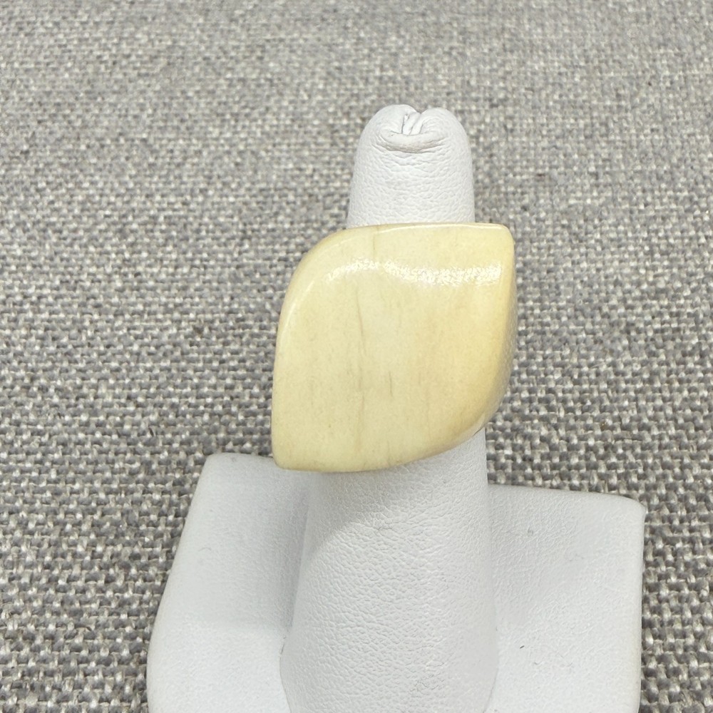 Vintage Ring Chunky Asymmetrical Cream Size 5.5 MCM Retro Mod
