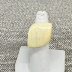 Vintage Ring Chunky Asymmetrical Cream Size 5.5 MCM Retro Mod