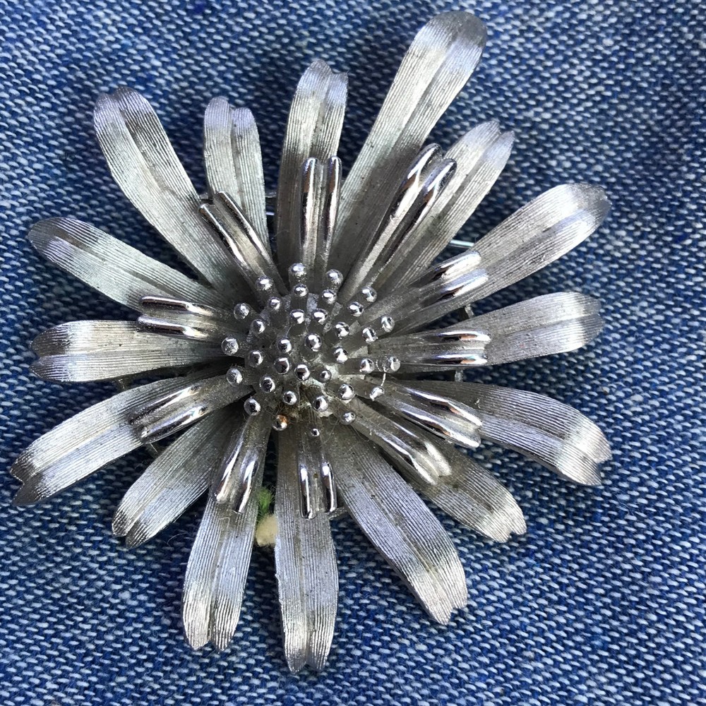 TRIFARI Brooch Pin Flower Floral Burst signed – silvertone relief 2.25″ diameter