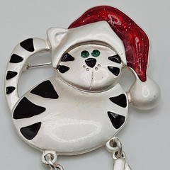 VINTAGE Silver Tone Enamel Dangle Legs Santa Cat Christmas Brooch Pin NR Avon