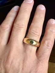 VINTAGE 14K GOLD FLUSH SET GREEN TOURMALINE GYPSY RING VERY HEAVY CHUNKY UNISEX