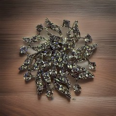Brand New Women’s 925 Silver Plated Snowflake Statement Pendant With CZ Gems