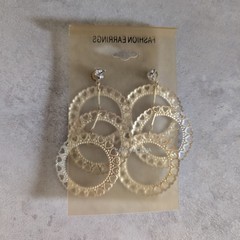 Vintage Silver Toned 3 Ring Dangle Chandelier Costume Earrings Heart Filigree
