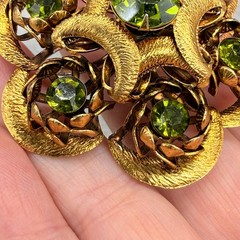 Vintage Brooch Green Stones Textured Gold Tone Swirls 2 Inches