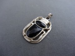 VINTAGE STERLING ONYX CABOCHON SCARAB BEETLE PENDANT