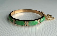 18K YELLOW GOLD JADEITE JADE & DIAMOND OVAL HINGED BANGLE BRACELET SIZE 6”