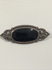 Vintage Art Deco Sterling Silver Marcasite & Oval Onyx Small Bar Brooch Pin 925