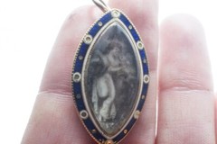 ANTIQUE GEORGIAN 15K SEPIA MINIATURE HAIR MOURNING PIN PENDANT c1790 MAIDEN DOG
