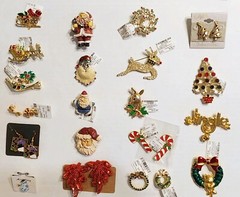 21 pc CHRISTMAS JEWELRY LOT BROOCH EARRINGS RHINESTONE GERRY’S, LIA, JJ, AVON +