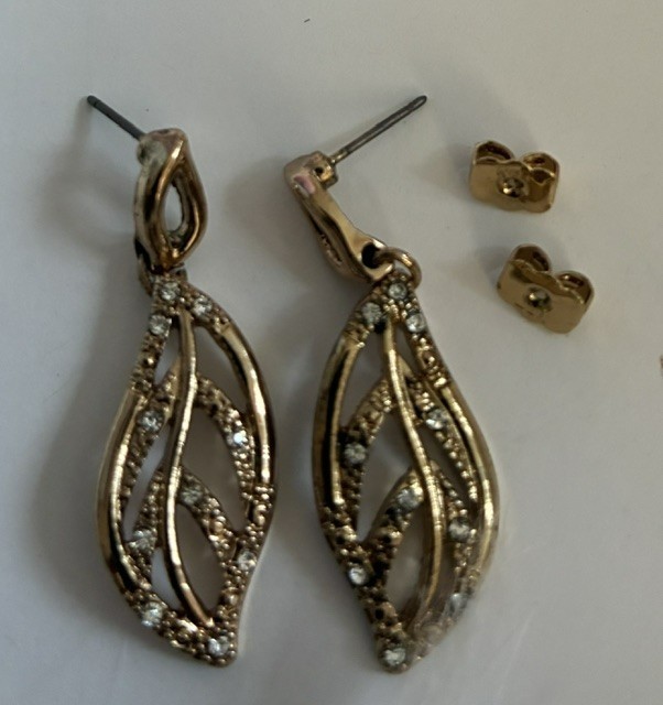 “NINA RICCI” Gold Tone (#437) Dangle Leaf Earrings with Crystals