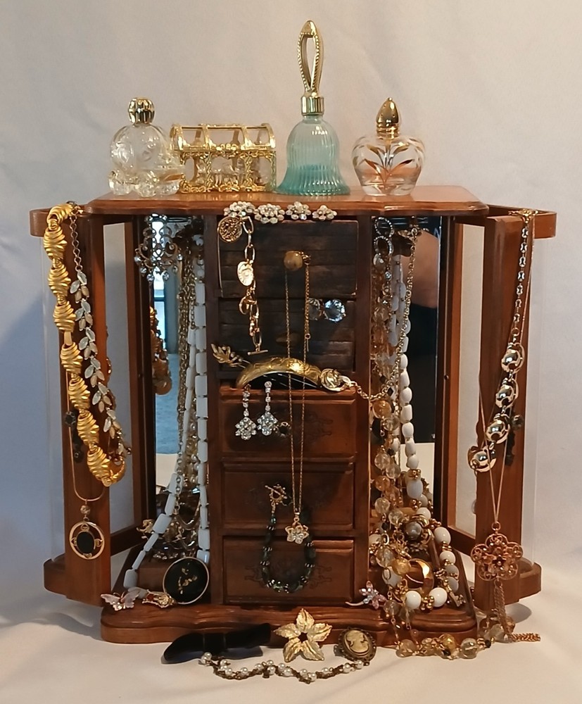 Vtg Treasure Jewelry Box Lot Various Signed & Unsigned High End Pieces Costum