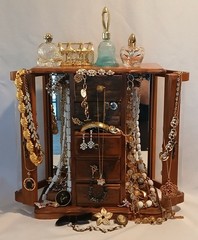 Vtg Treasure Jewelry Box Lot Various Signed & Unsigned High End Pieces Costum