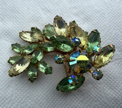 Vtg Judy Lee Beau Style Green AB Rhinestone Layered Brooch Pin Marquise Swedge