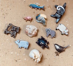 Unusual Estate collection of animal brooches, ceramic, mixed metals