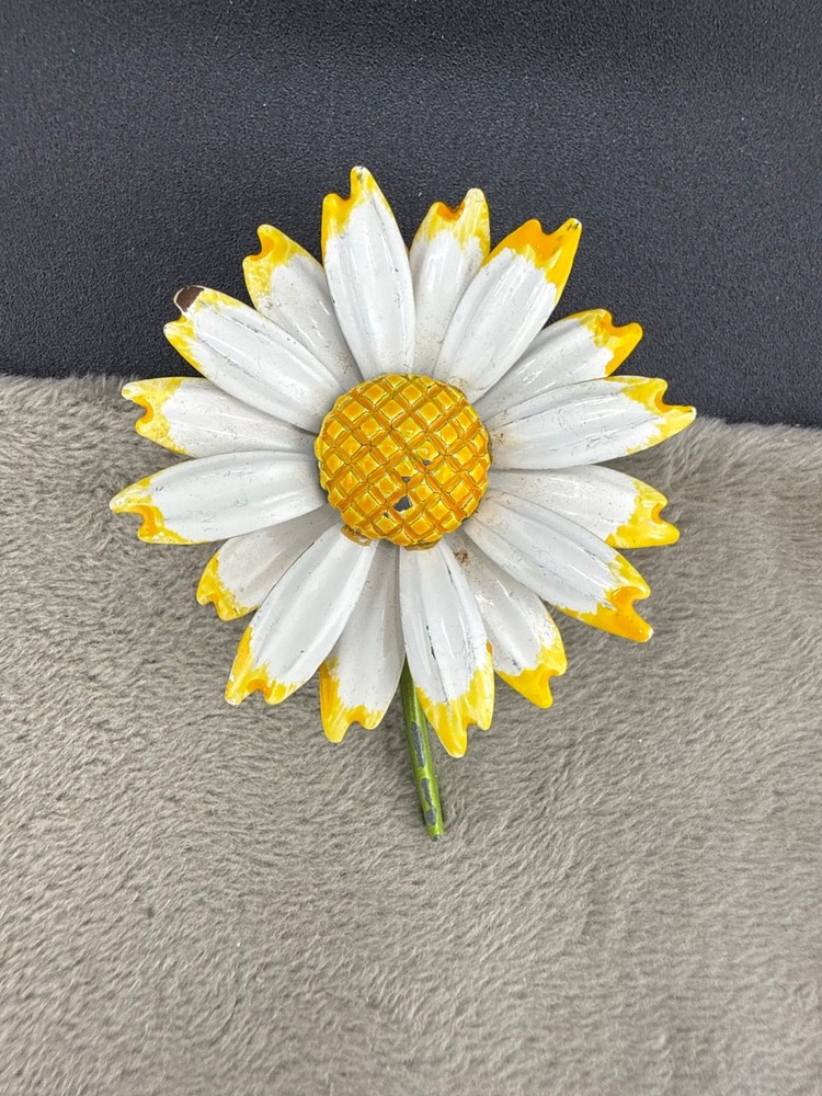 Vintage Enamel Flower Brooch Daisy