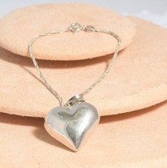 Vintage 7″ 925 Italian ISC sterling silver bracelet w/large puffed heart — A