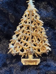 Vintage ART Christmas Tree Brooch Holiday pin Gold Tone Red Blue Crystal