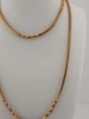 SARAH COV 1970s gold tone 32 in Unique Twist design box closure chain necklace