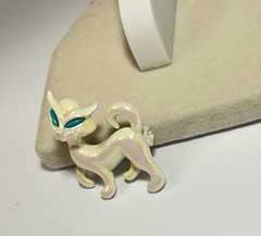 Vintage Cat White Iridescent with Blue Eyes Pin Brooch Jewelry Estate Find
