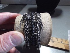 Vtg Costume Jewlery Black Bead Metal Fringe Cluster 2.25″in Stretchy Barcelet