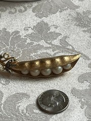 VTG Alfred Philippe Trifari Gold Tone “Pea Pod” Brooch Faux Pearls & Rhinestones