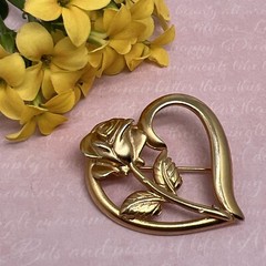 Vintage RDC Brushed Glossy Gold Tone Rose Heart 1 3/4” Brooch Pin 4859