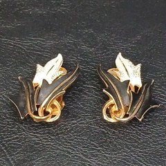Vintage MODE ART Clip On Leaves Earrings Black/White Enamel. 13-733